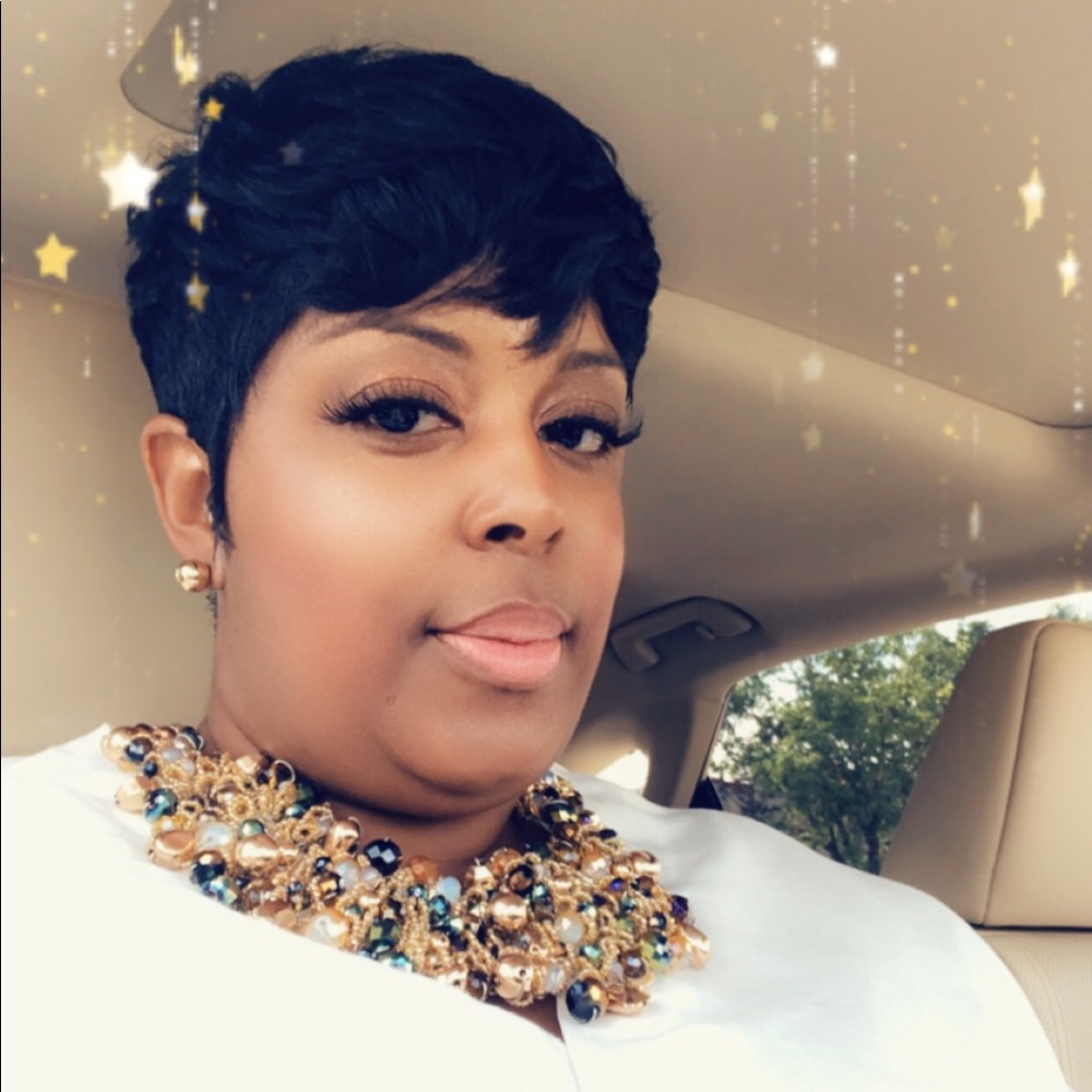 Meet your Posher, Karisha